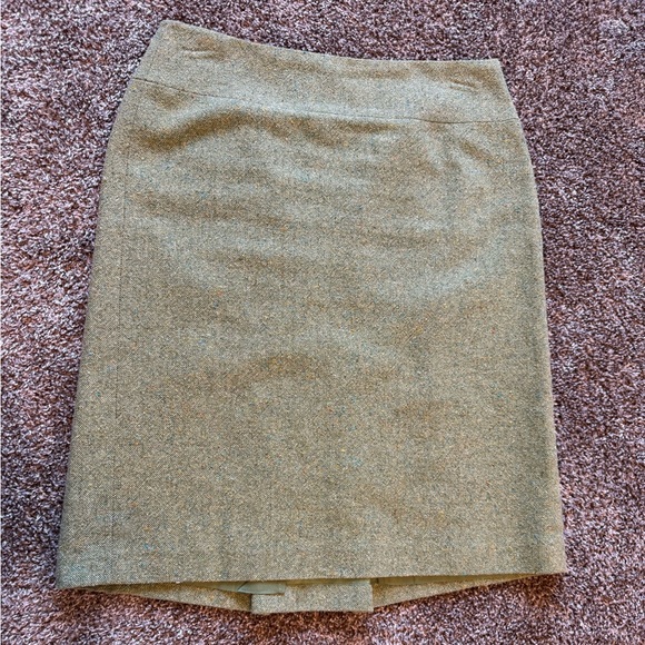 LOFT Dresses & Skirts - ANN TAYLOR LOFT Green Tweed A-Line Kick Pleat Skirt 8